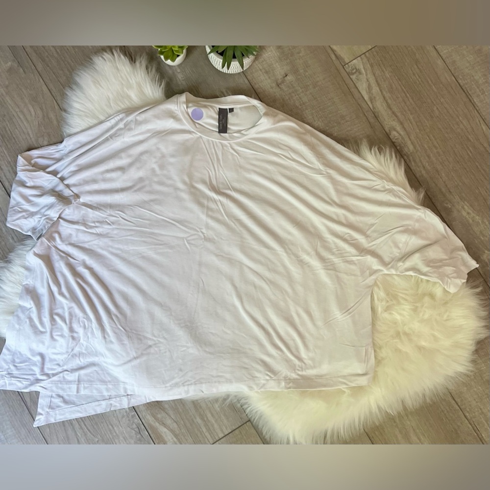SWEATY BETTY | White Asymmetrical Oversized Relaxed Split-Side Top (L)